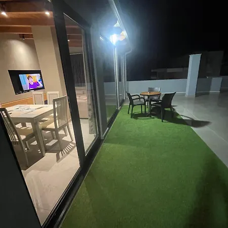 アパート Luxury Rooftop Vlorë